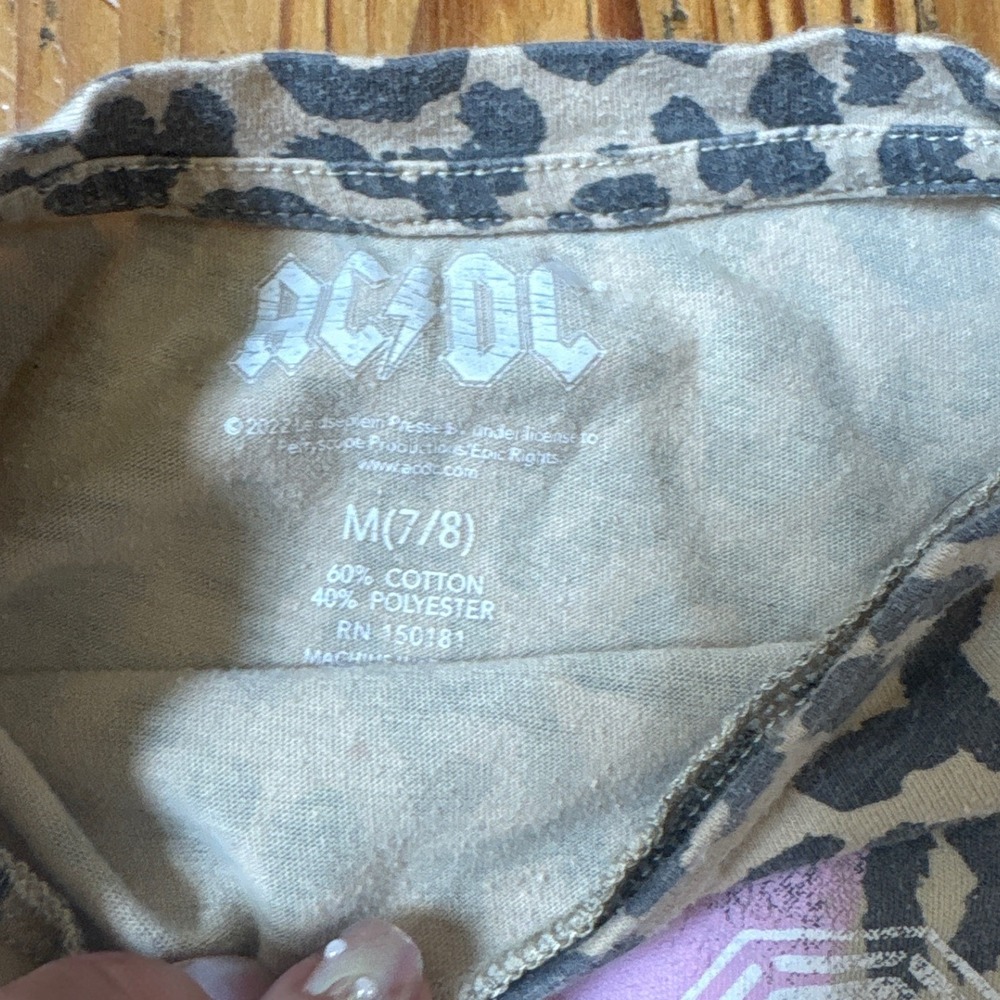 AC/DC Graphic T-Shirt Kids‎ Tan Leopard Print Rock Band Tee SIZE M 7/8 - Picture 3 of 5